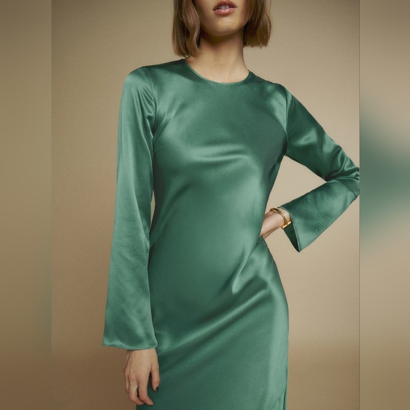 Reformation Davina dress in Bottle Green - Picture 2 of 5